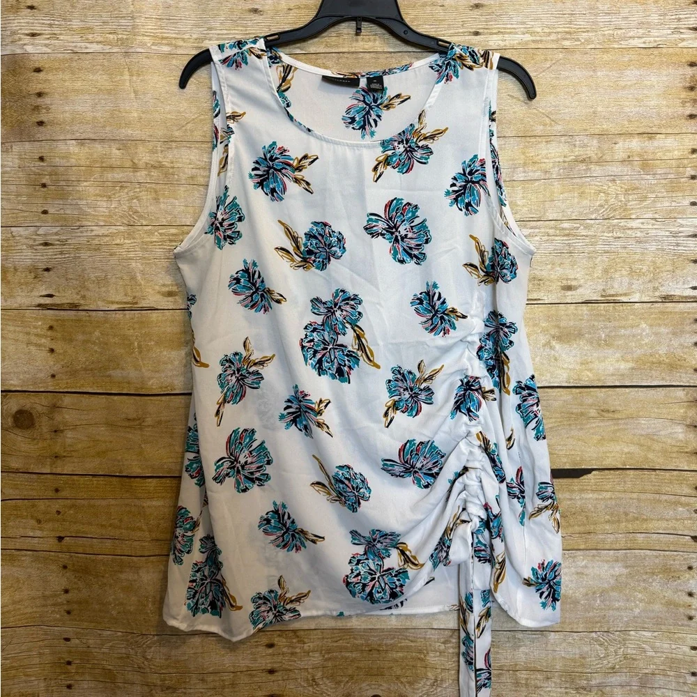 Halogen sleeveless top 🛍 - Picture 1 of 3